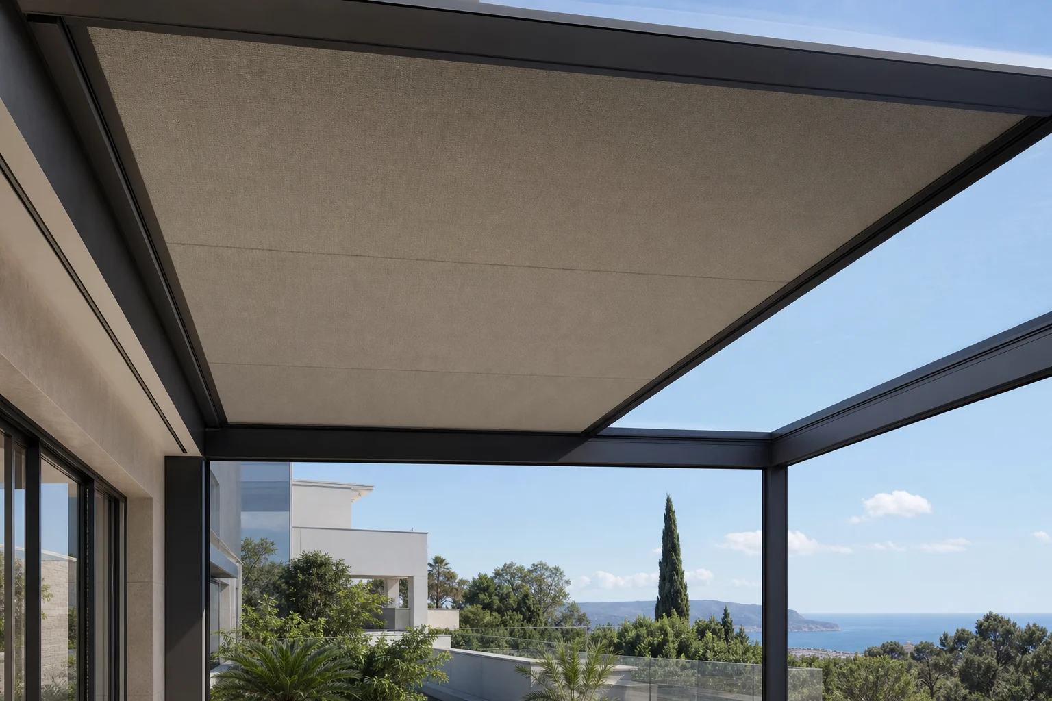 ZIP-R Motorised Roof Zip Screen